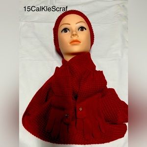 HAT, GLOVES AND SCARF SET.